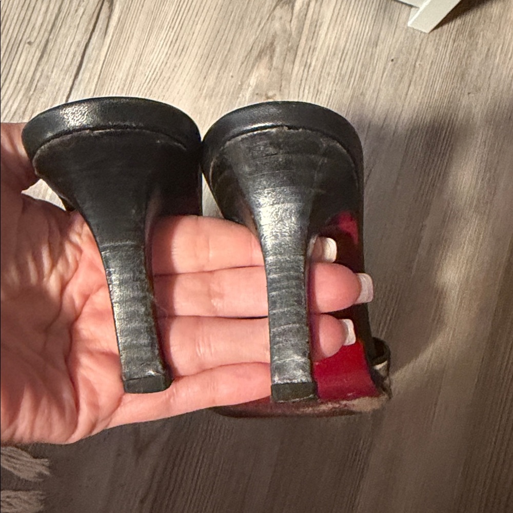 Burberry Black and Red Mules with Iconic Design - Picture 8 of 8
